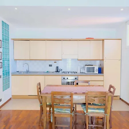 Vr - Residenza Leo Апартаменты *